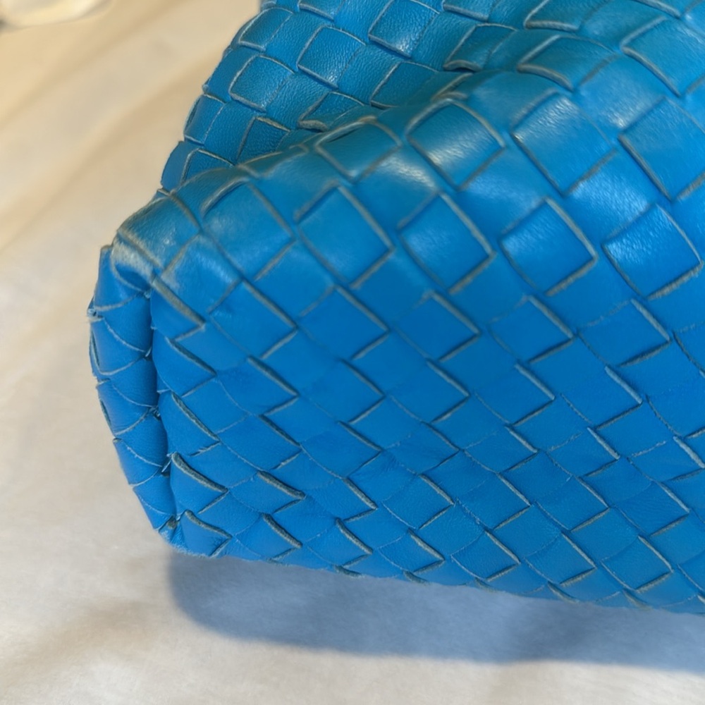Authentic Bottega Veneta intrecciato Leather blue tote. Luxury Shoulder bag - Picture 13 of 16